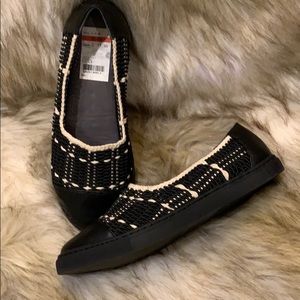 Taryn Rose faux leather flat shoe